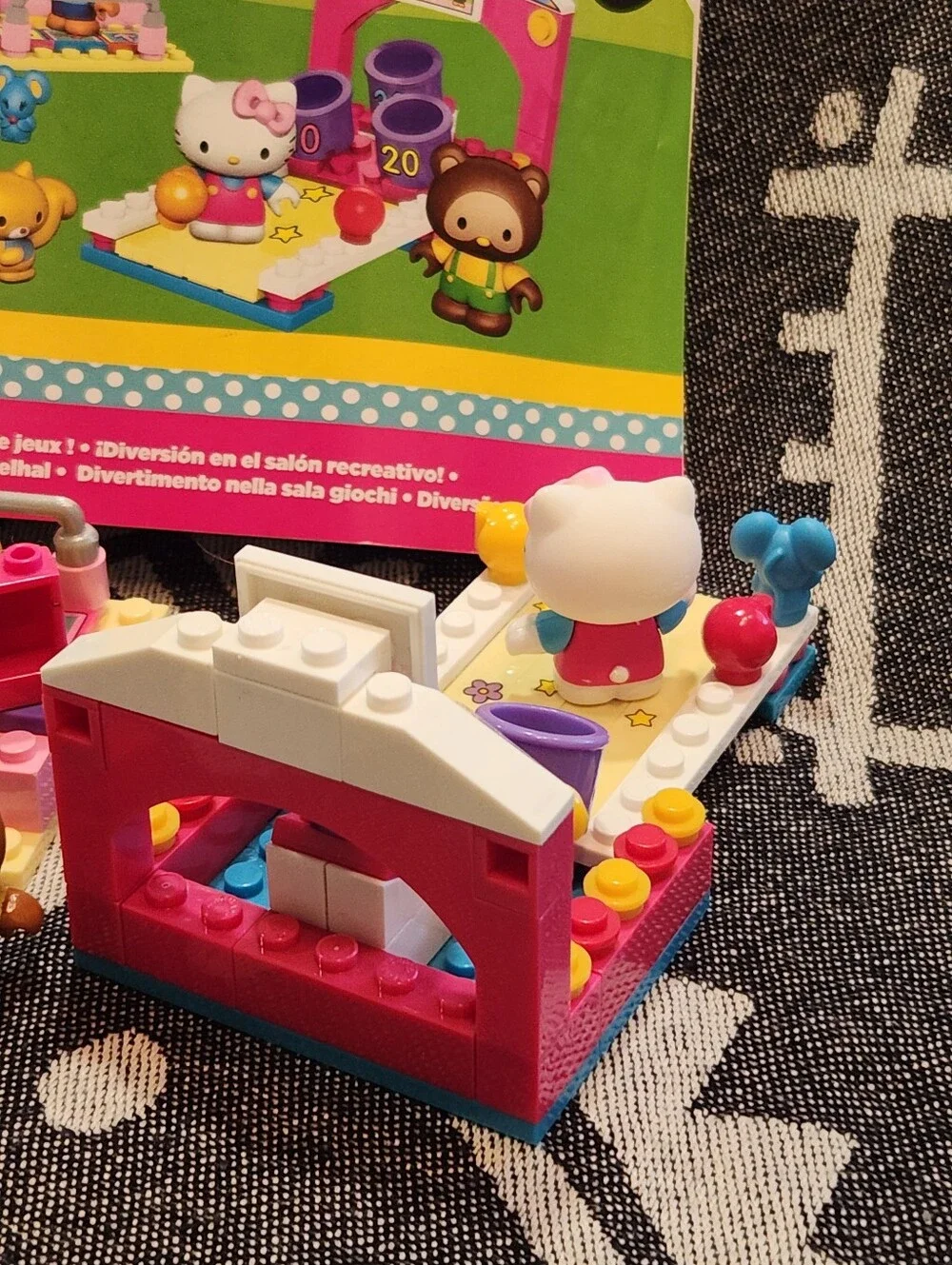 Hello Kitty Mega Bloks Fun At The Arcades 7 Minifig Playset 10974 -  Complete